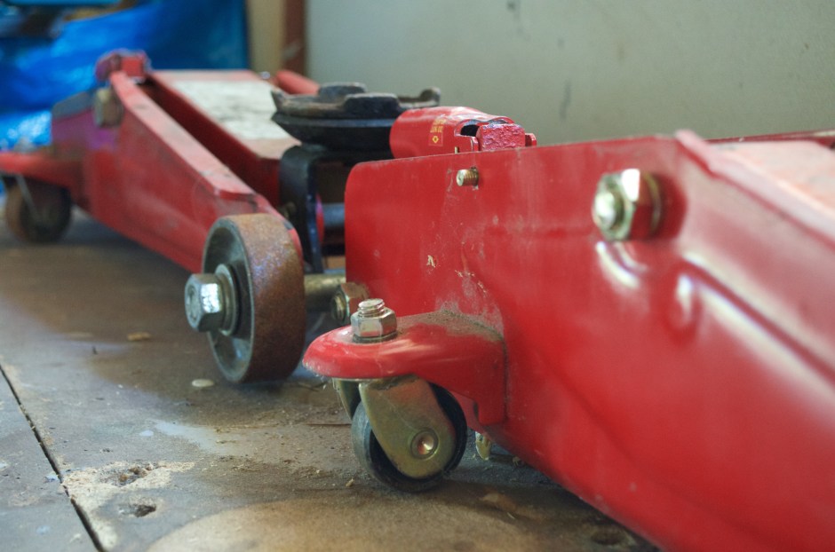 Kaksi tunkkia, iso ja pieni