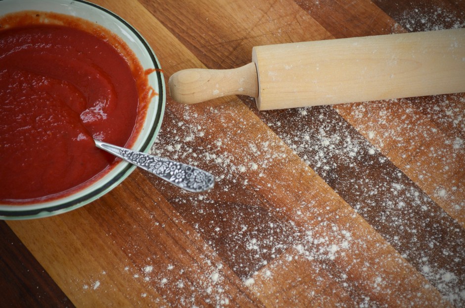 Kotitekoinen pizza. Lainasimme koneen joka paistaa pizzan täydellisesti. Tuli syötyä paljon kotona.