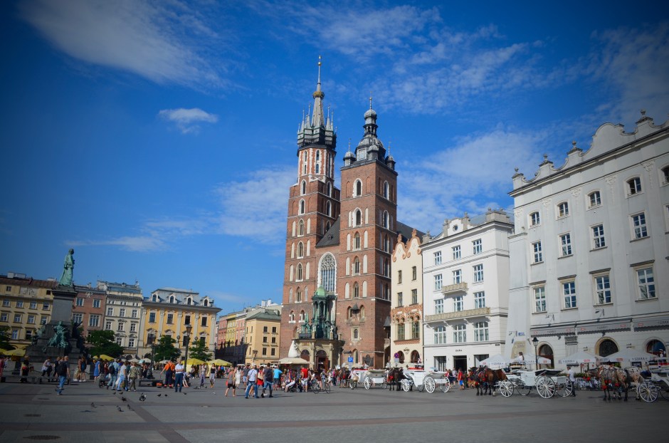 Valokuvaus. Kamera oli mukana kaikkialla. Otin satoja kuvia. Tutkiskelin myös vanhoja lomakuvia. Kuvaaminen kannattaa.