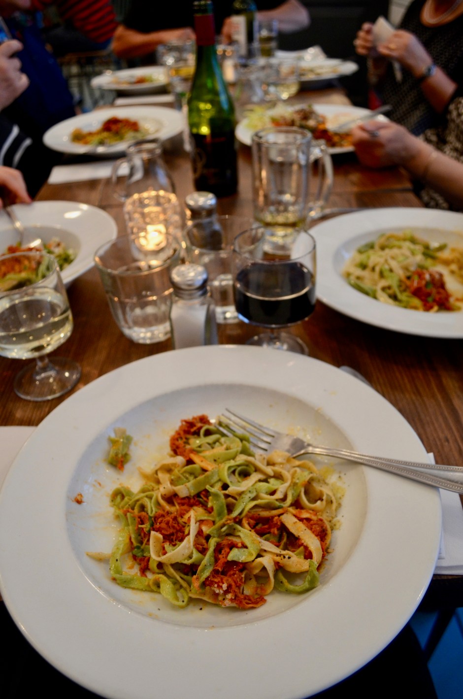 Kuva ei ole Lahdesta eikä Bolognesesta. Kuva on Edinburghista ja siinä on villisikaragu